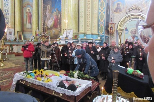 У Володимирі-Волинському попрощалися із загиблим бійцем. ФОТО