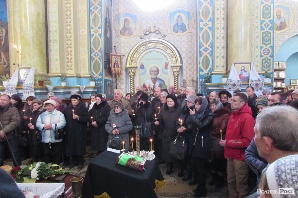 У Володимирі-Волинському попрощалися із загиблим бійцем. ФОТО