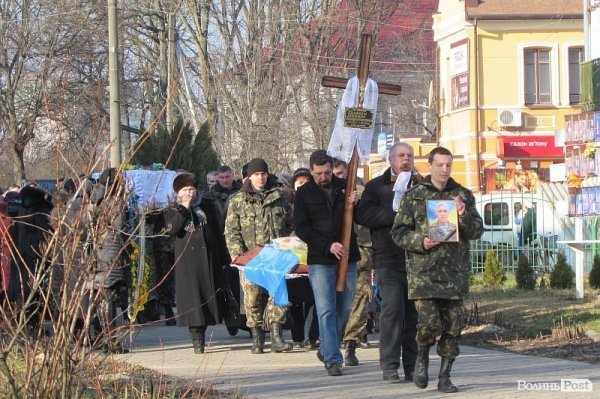 У Володимирі-Волинському попрощалися із загиблим бійцем. ФОТО