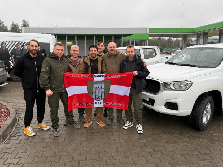Волинська бригада отримала позашляховики від гурту KOZAK SYSTEM