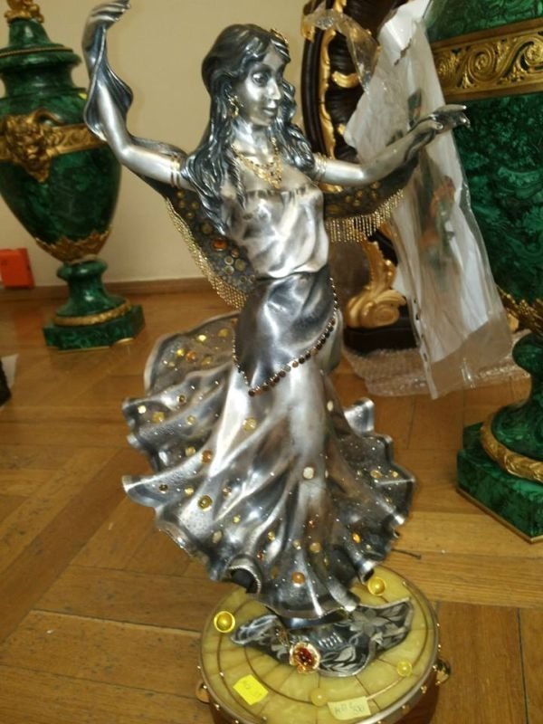 «Скарби» Януковича з Межигір’я перевезли в музей. ФОТО. ВІДЕО