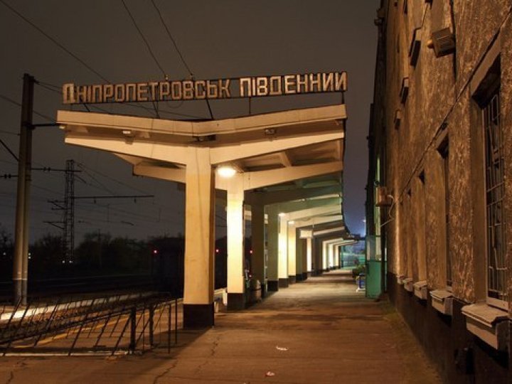 Росія вдарила дроном по електропотягу в Дніпрі: щонайменше 13 людей загинули
