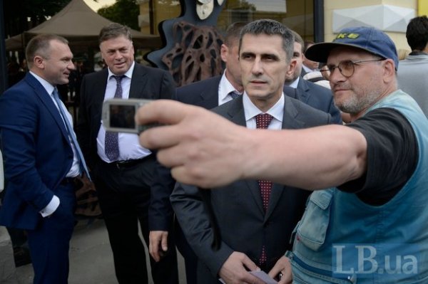 Мартиняк у смокінгу, Вітер у картатому піджаку: волиняни на вечірці у Порошенка. ФОТО