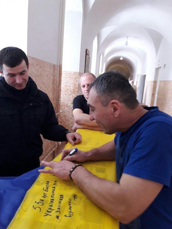 Луцькі патрульні відвідали бійців у госпіталі