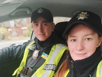 Волинські патрульні супроводили вагітну жінку до пологового