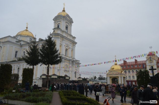 Листівки від янголят та одруження «військової» пари. Добрі новини Волині