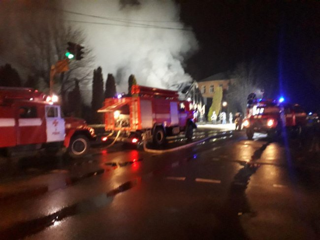 У Рівному вночі вщент згорів ресторан. ФОТО