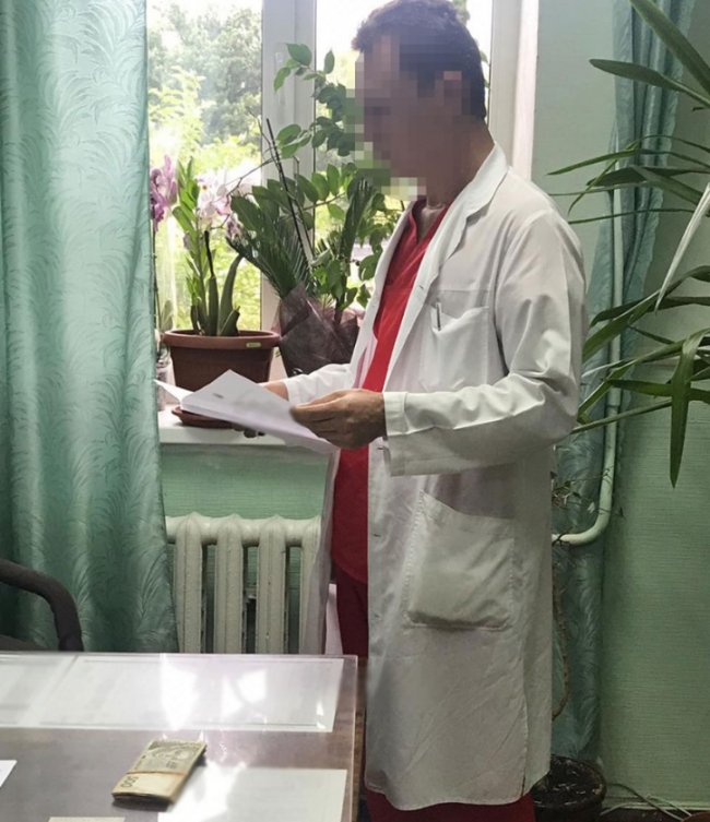 Викрили банду медиків, які брали хабарі за видачу безкоштовних ліків онкохворим. ФОТО