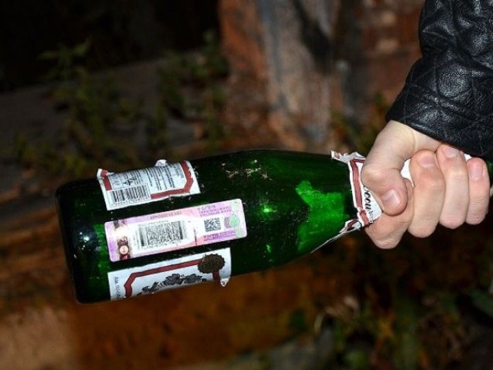 На заправці 25-річний волинянин поранив розбитою пляшкою трьох чоловіків