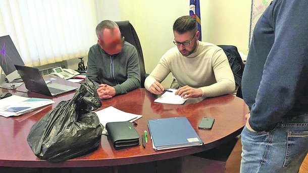 Столичний чиновник погорів на багатомільйонних оборудках