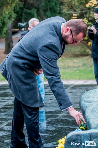 Відгомін війни: у Луцьку вшанували жертв Другої світової. ФОТО