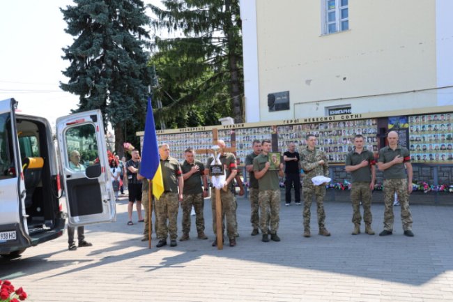 У Луцьку попрощалися з Героєм Олександром Лебедевичем