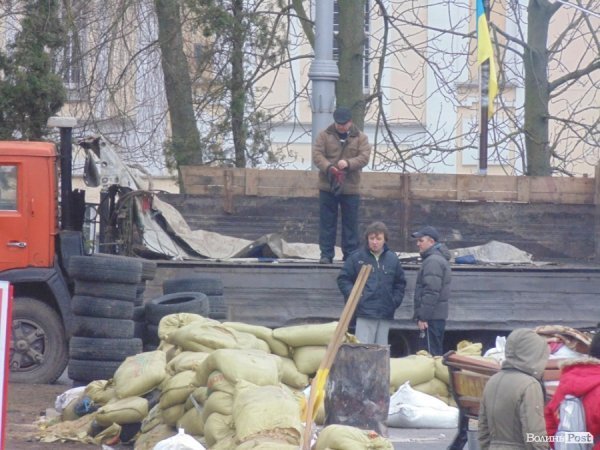 У Луцьку розбирають наметове містечко. ФОТО