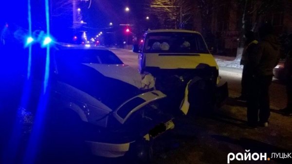 Нічна аварія в Луцьку: водій знехтував Правилами дорожнього руху. ФОТО