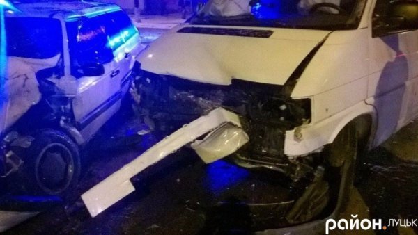 Нічна аварія в Луцьку: водій знехтував Правилами дорожнього руху. ФОТО