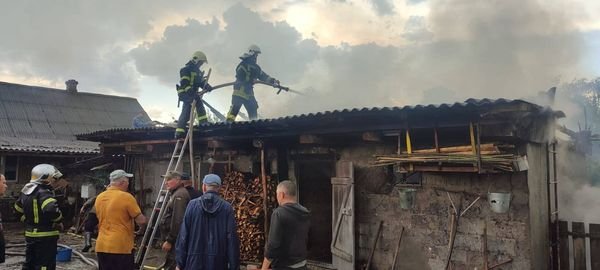 На Волині від удару блискавки загорівся хлів: загинули свині