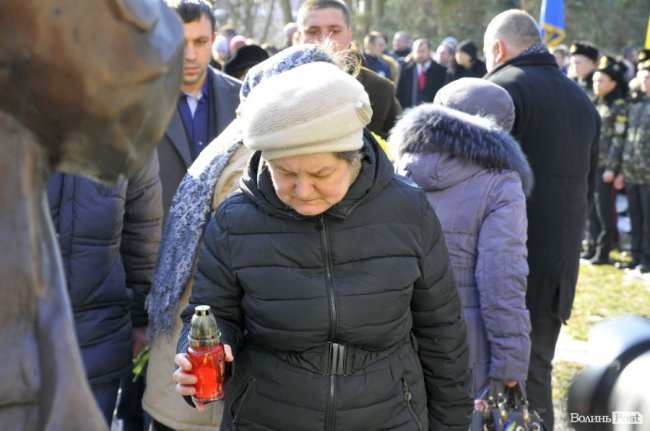 Сотні лучан вшанували пам’ять Героїв Небесної Сотні