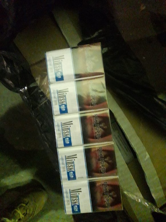 На волинському пункті пропуску у вантажівці знайшли 14 тисяч пачок сигарет. ФОТО