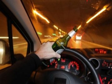 Вміст алкоголю у 13 разів перевищував норму: у Луцьку вночі спіймали п'яного водія