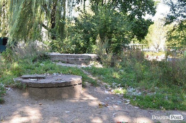 Луцький парк перетворився на смітник, бо нікому доглядати. ФОТО