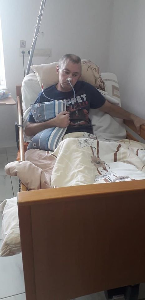 «Сім'я вже вичерпала всі кошти»: донька з Рівного благає врятувати батька