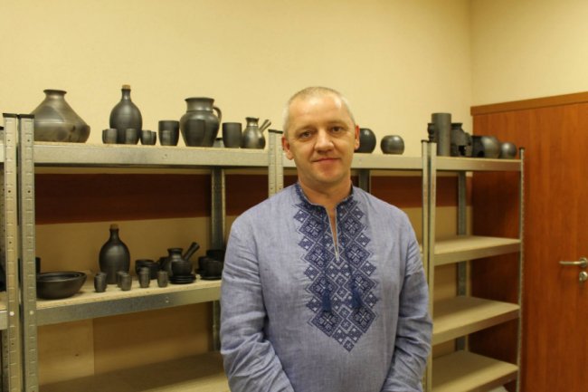 У селі під Луцьком дітей безкоштовно навчатимуть гончарству. ФОТО