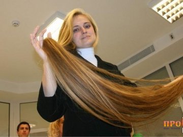 Українка виростила найдовше волосся. ФОТО. ВІДЕО