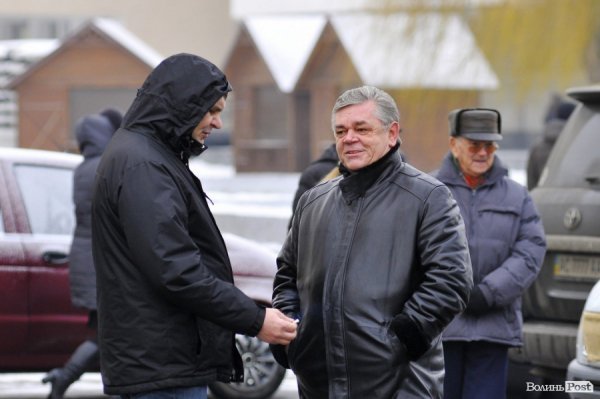 Фото прощання з міським головою Луцька Миколою Романюком