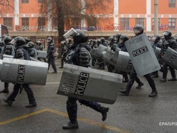 Росія вимагає в Казахстану визнати Крим та хоче розмістити в країні військові бази