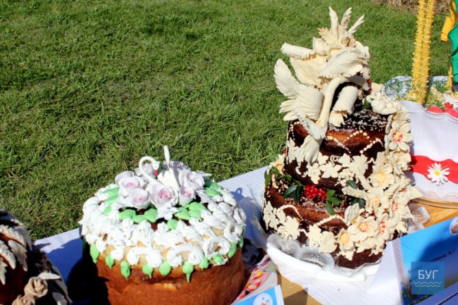 До Володимира привезли короваї з усієї області. ФОТО