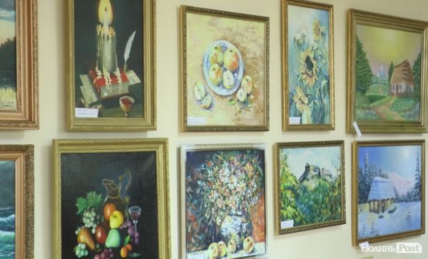 Нововолинські художники організували спільну виставку картин. ФОТО