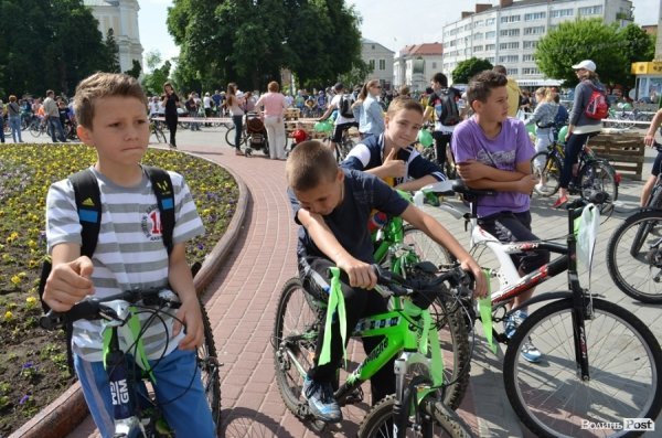Велодень у Луцьку зібрав більше тисячі людей. ФОТО 
