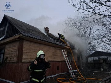 Через куріння власниці у Копачівці горів будинок: її госпіталізували з опіками. ФОТО
