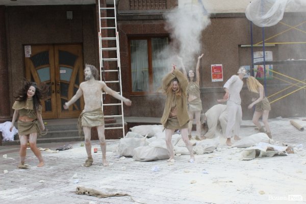 Експериментальний білоруський театр епатував луцьку публіку. ФОТО. ВІДЕО