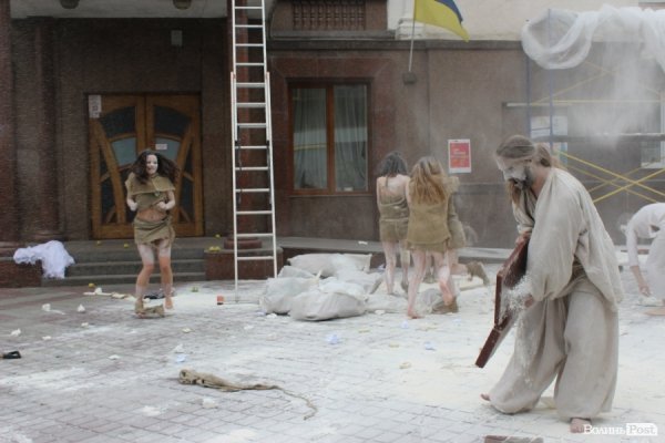 Експериментальний білоруський театр епатував луцьку публіку. ФОТО. ВІДЕО