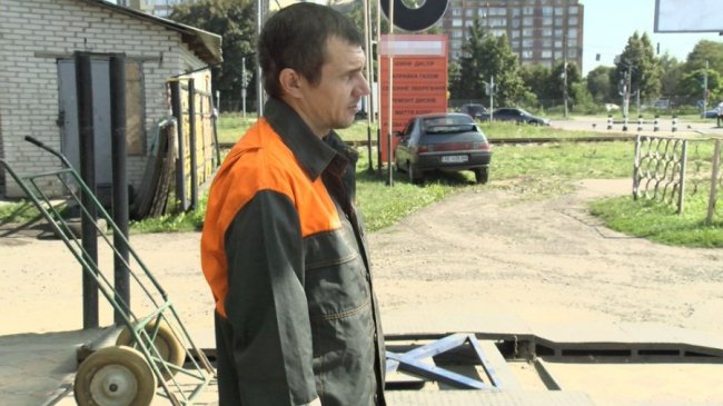 Лучани скаржаться на дорогу з ямами, яку ремонтували навесні