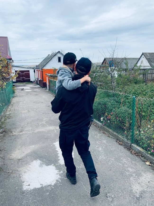 Волинські поліцейські здійснили мрію хлопчика, який через вроджену ваду не може ходити