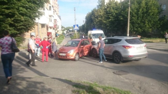У Луцьку зіткнулися два автомобілі. ФОТО