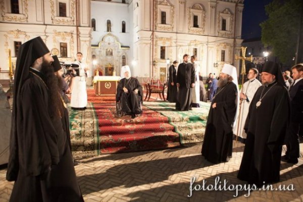 Як зустрічали Благодатний вогонь в Україні. ФОТО. ВІДЕО