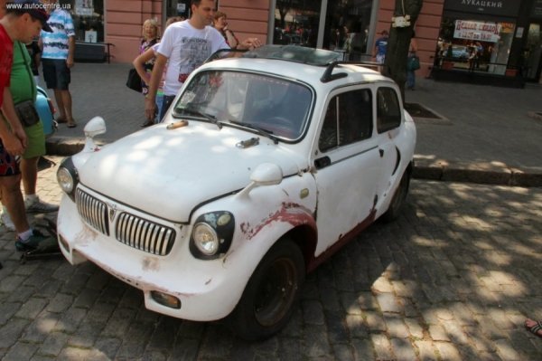 Антикварні «Запорожці» в Одесі. ФОТО