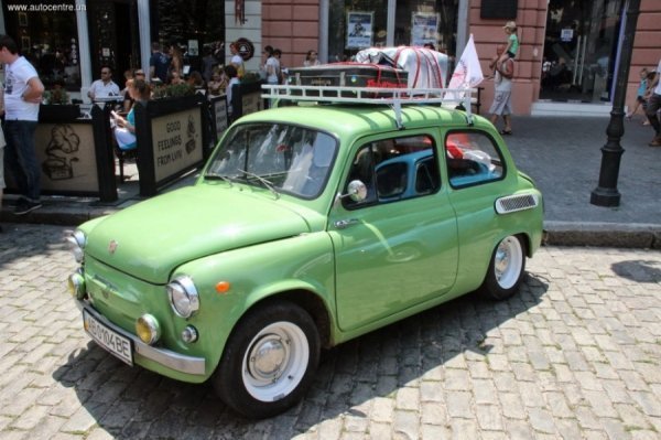 Антикварні «Запорожці» в Одесі. ФОТО