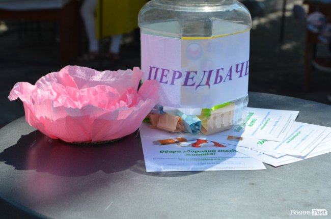 На Театральному майдані лікарі безкоштовно оглядають жінок. ФОТО