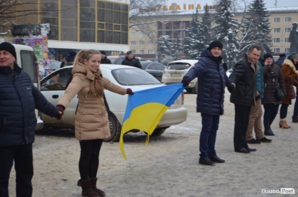 Ланцюг єднання в Луцьку. ФОТО