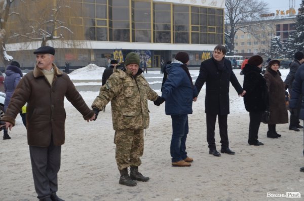 Ланцюг єднання в Луцьку. ФОТО