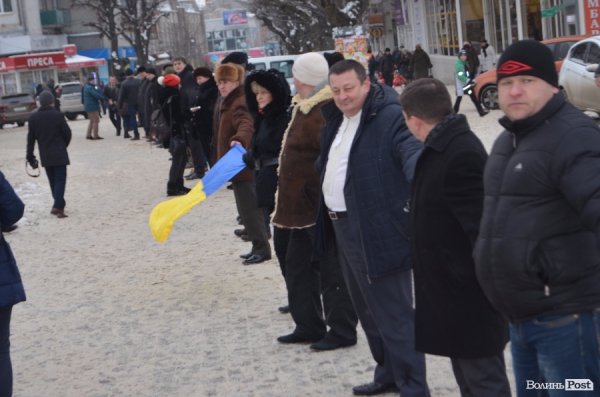 Ланцюг єднання в Луцьку. ФОТО