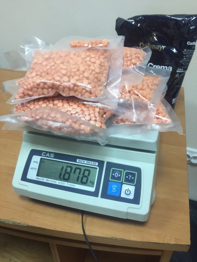 Через «Ягодин» наркоділок хотів провезти майже 2 кілограми «екстазі»