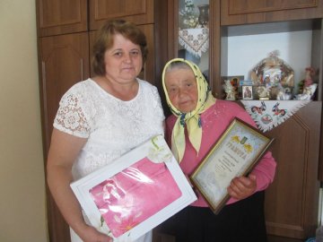 Має 10 внуків і 6 правнуків: бабуся з Волині відгуляла 80-річчя