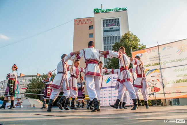 Як колоритні іноземці фестивалили у центрі Луцька. ФОТО