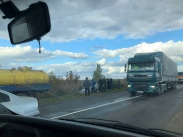 ДТП на Волині: автівка злетіла з дороги. ВІДЕО