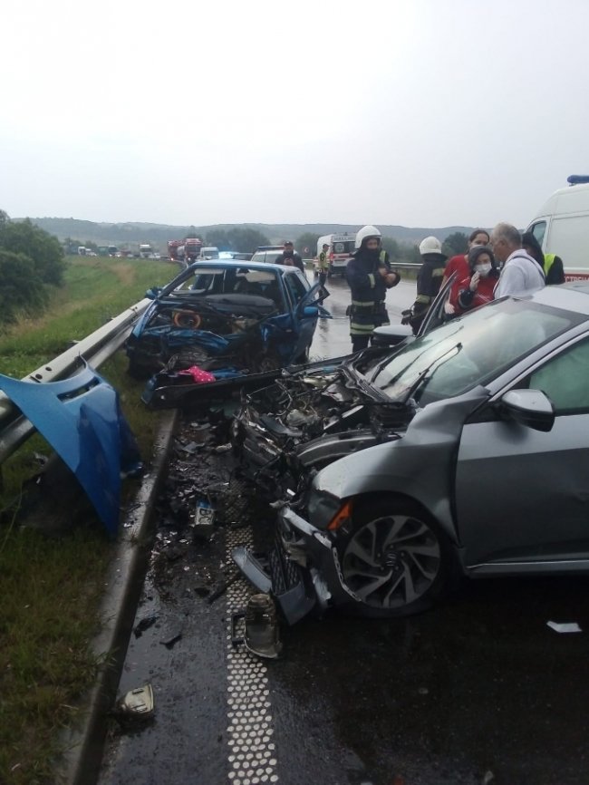 В автотрощі на Львівщині травмувалися семеро людей, серед них – троє дітей. ФОТО